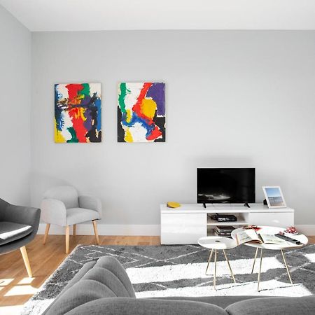 Joivy Marvelous 3-Bed Home With Astonishing View And Terrace, Nearby St George Castle Lisbon Bagian luar foto