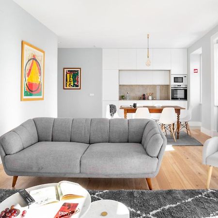 Joivy Marvelous 3-Bed Home With Astonishing View And Terrace, Nearby St George Castle Lisbon Bagian luar foto