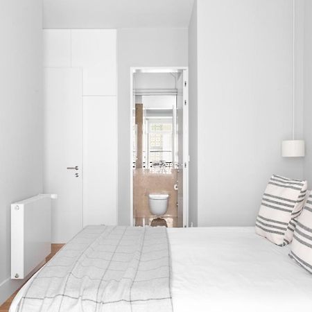 Joivy Marvelous 3-Bed Home With Astonishing View And Terrace, Nearby St George Castle Lisbon Bagian luar foto