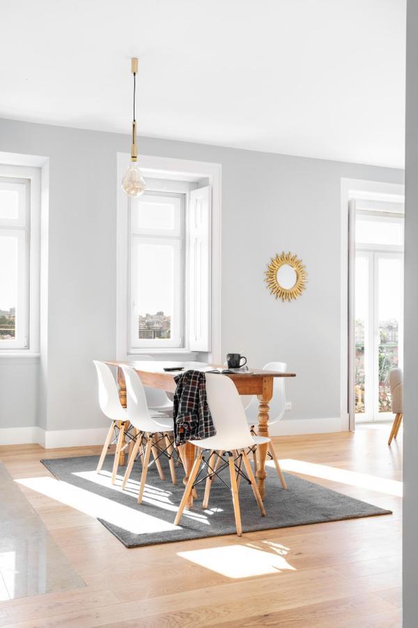 Joivy Marvelous 3-Bed Home With Astonishing View And Terrace, Nearby St George Castle Lisbon Bagian luar foto