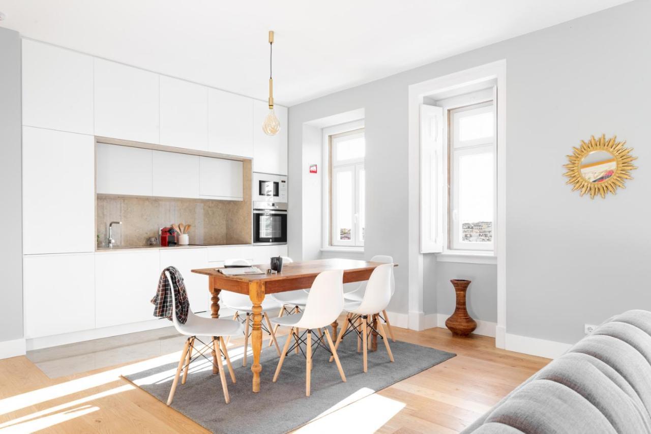 Joivy Marvelous 3-Bed Home With Astonishing View And Terrace, Nearby St George Castle Lisbon Bagian luar foto