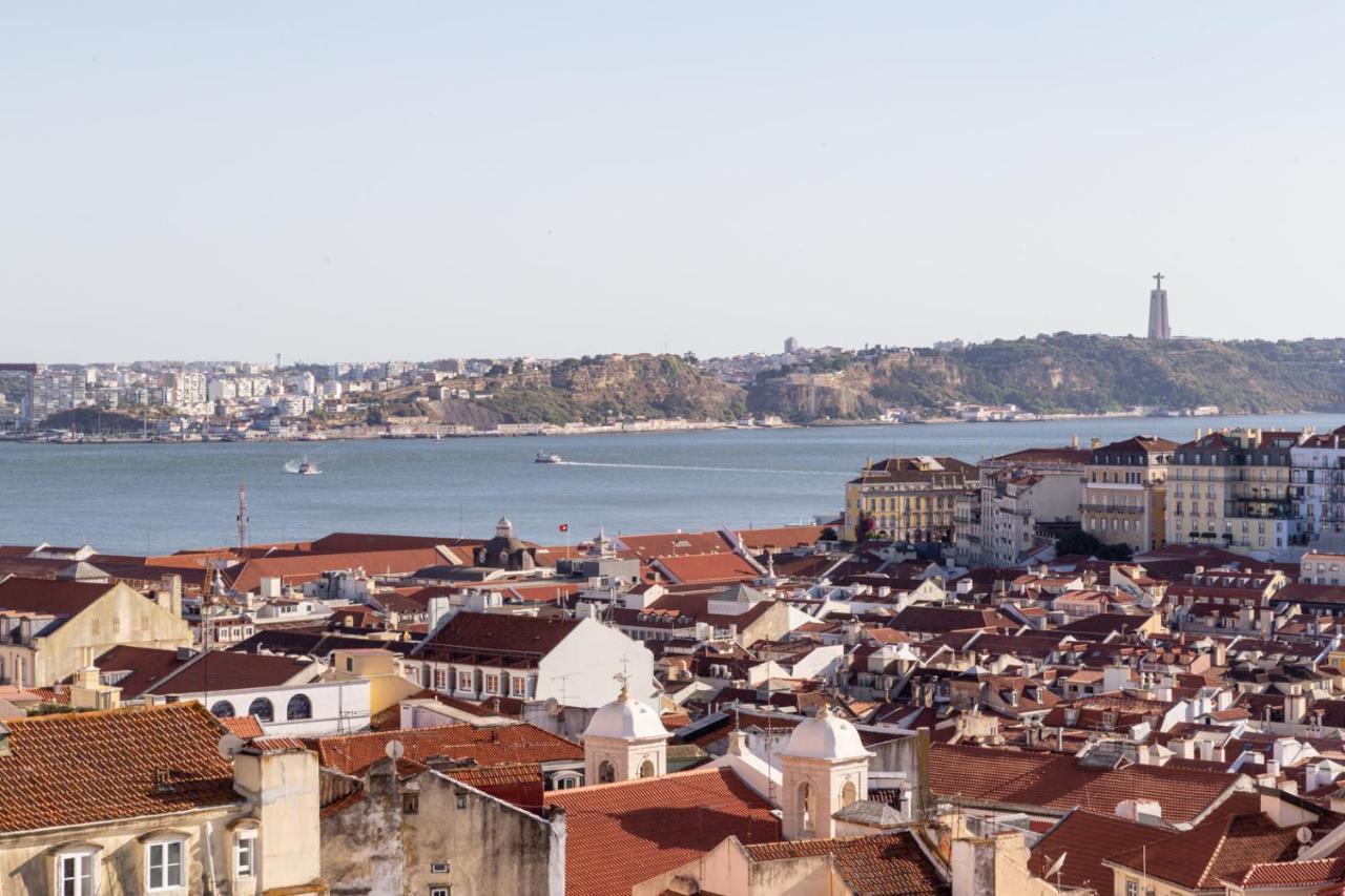 Joivy Marvelous 3-Bed Home With Astonishing View And Terrace, Nearby St George Castle Lisbon Bagian luar foto