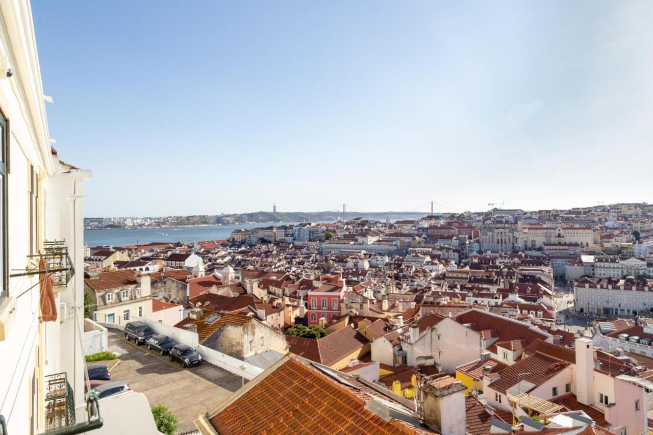 Joivy Marvelous 3-Bed Home With Astonishing View And Terrace, Nearby St George Castle Lisbon Bagian luar foto
