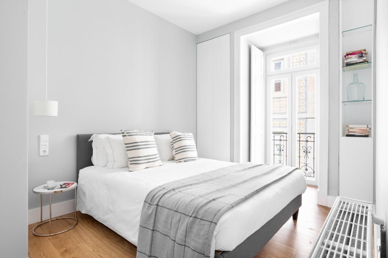Joivy Marvelous 3-Bed Home With Astonishing View And Terrace, Nearby St George Castle Lisbon Bagian luar foto