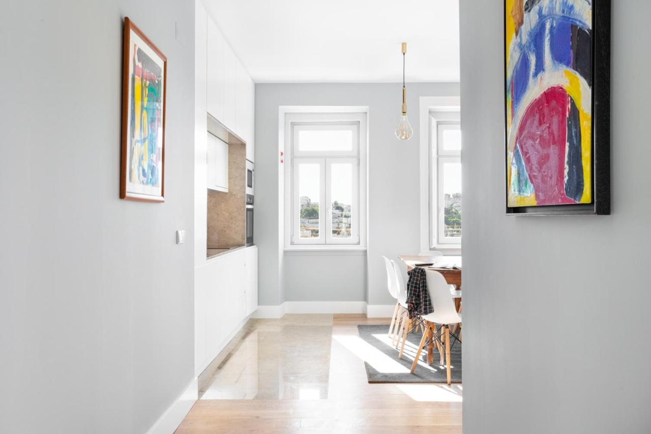 Joivy Marvelous 3-Bed Home With Astonishing View And Terrace, Nearby St George Castle Lisbon Bagian luar foto