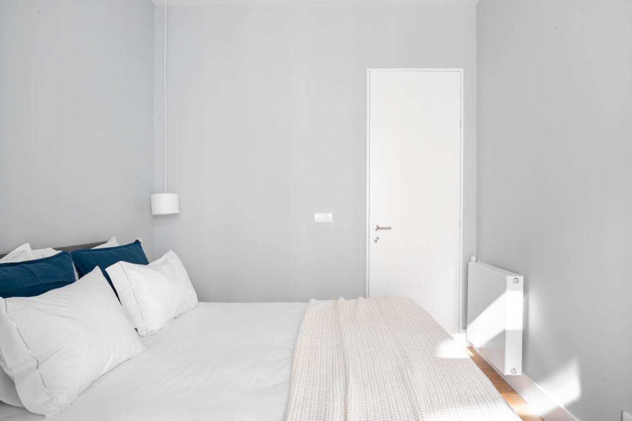 Joivy Marvelous 3-Bed Home With Astonishing View And Terrace, Nearby St George Castle Lisbon Bagian luar foto