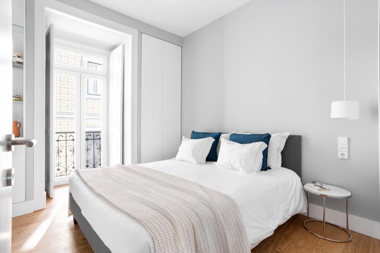 Joivy Marvelous 3-Bed Home With Astonishing View And Terrace, Nearby St George Castle Lisbon Bagian luar foto