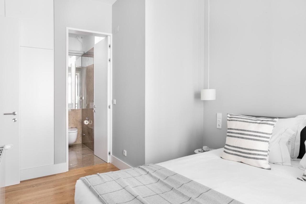 Joivy Marvelous 3-Bed Home With Astonishing View And Terrace, Nearby St George Castle Lisbon Bagian luar foto